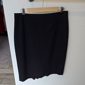Ann Taylor Size 12 Black Skirt Pleated Back